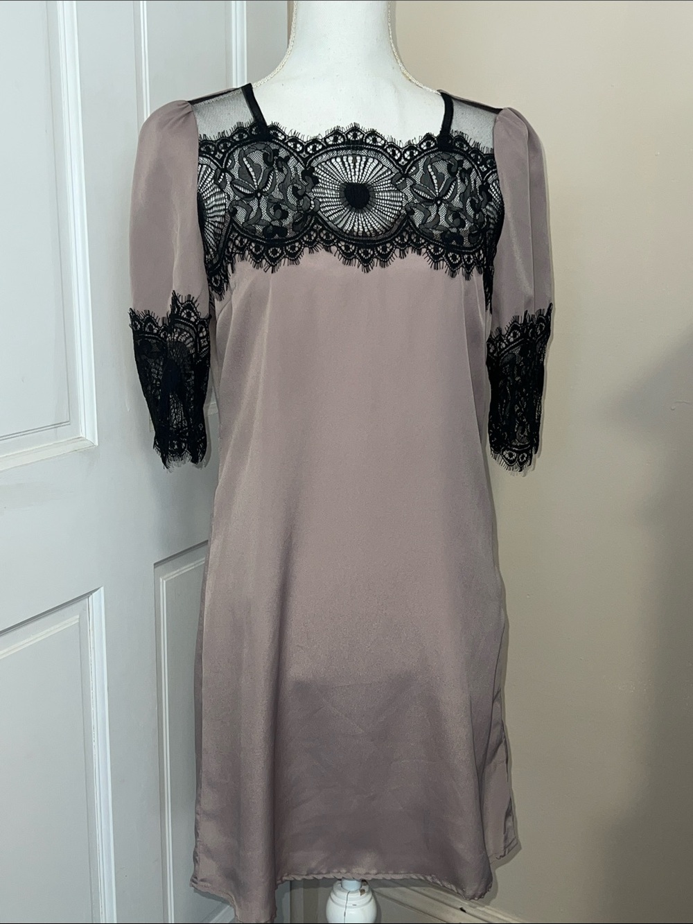 5th Culture Mauve Mini Dress with Black Lace Trim